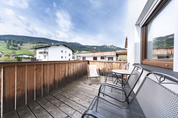 Terrasse mit Blick auf die Tiroler Berge beim Apartment Grubigstein Terrasse mit Blick auf die Tiroler Berge beim Apartment Grubigstein