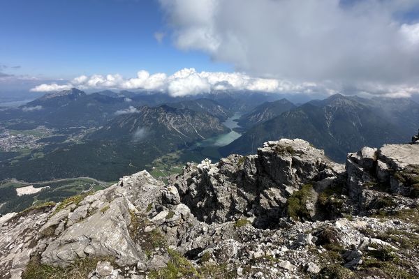Ausblick auf Plansee und Heiterwanger See in den Tiroler Alpen Ausblick auf Plansee und Heiterwanger See in den Tiroler Alpen